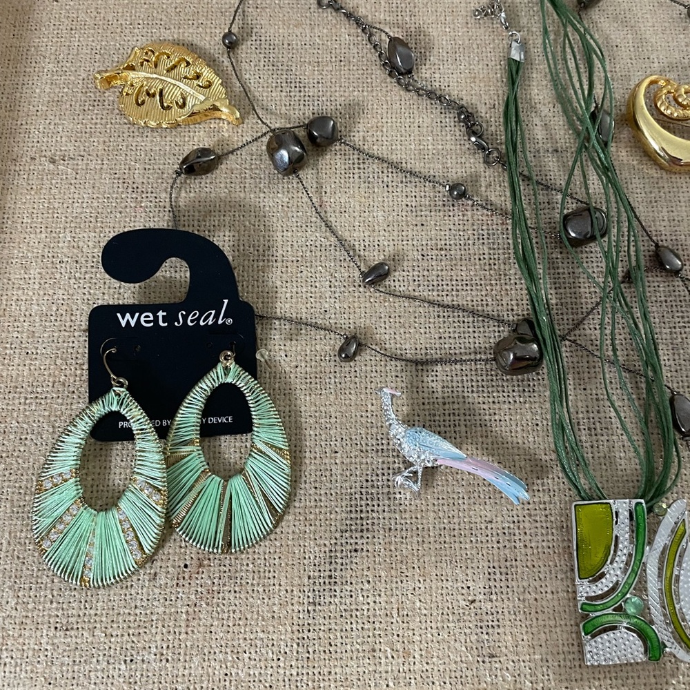 Jewelry Lot - Picture 2 of 11